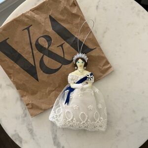 V&A Victoria & Albert Museum Queen Victoria Christmas Tree Ornament, London